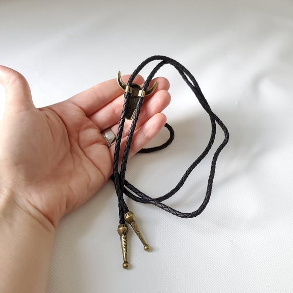 Skull Western Bolo Tie Hat Necklace Accessory - Picture 3 of 4